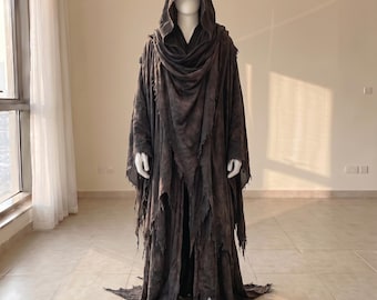 Handgefertigter, gealterter Umhang eines Eldritch-Kultisten mit Kapuze | Ritualrobe der Dark Fantasy | Zauberer- und Magier-Cosplay-Kostüm | Gotischer Kapuzenmantel.