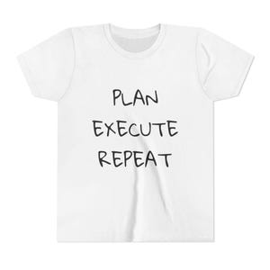 Plan execute wiederholen Jugend Tee | Motivierende Workout-Grafik