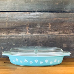 Vintage Pyrex Oval Divided Dish in Turquoise Blue Snowflake Pattern