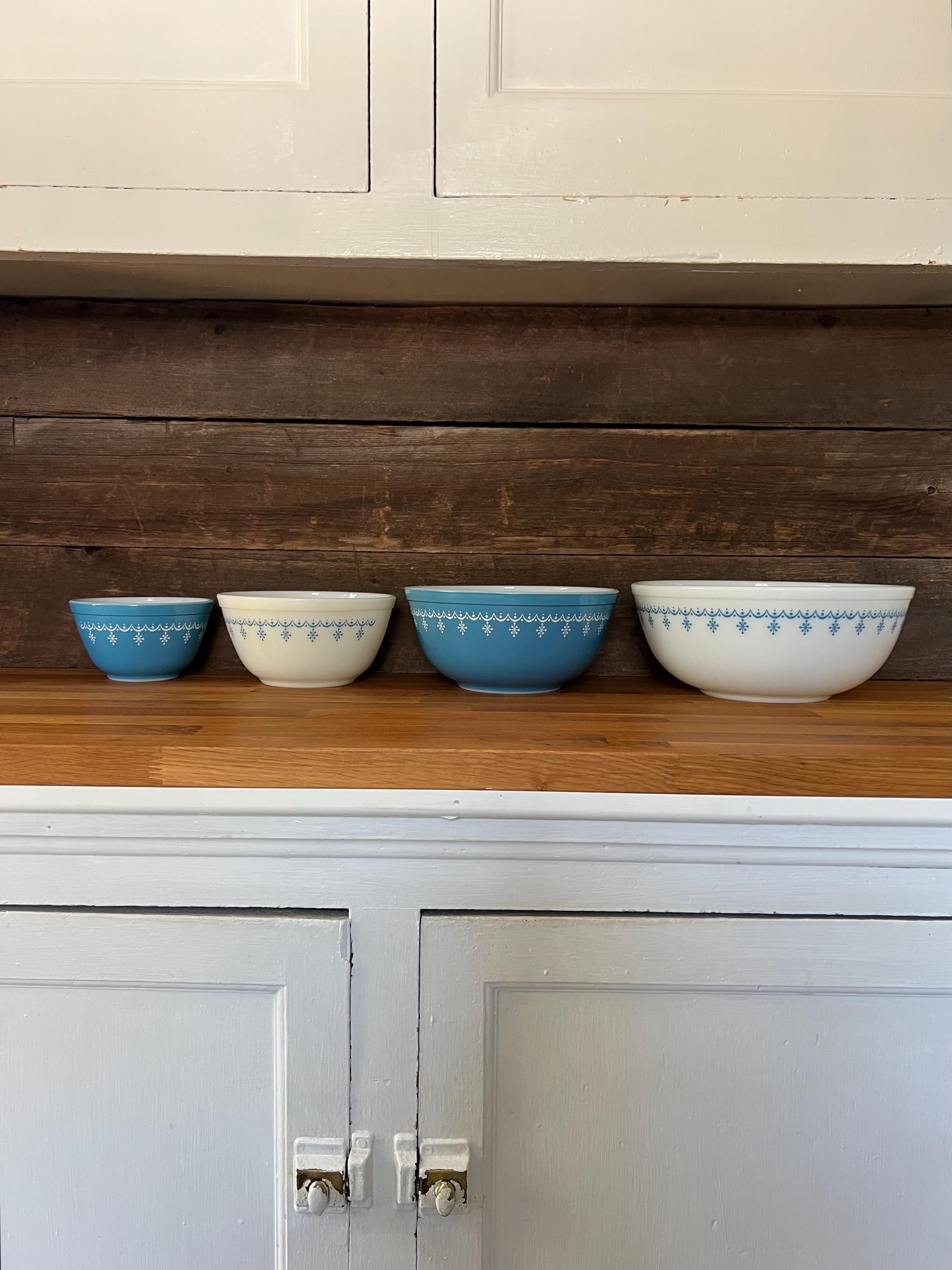 Pyrex Mixing Bowls, Snowflake Garland 401–404 | 1970s MCM | Opal