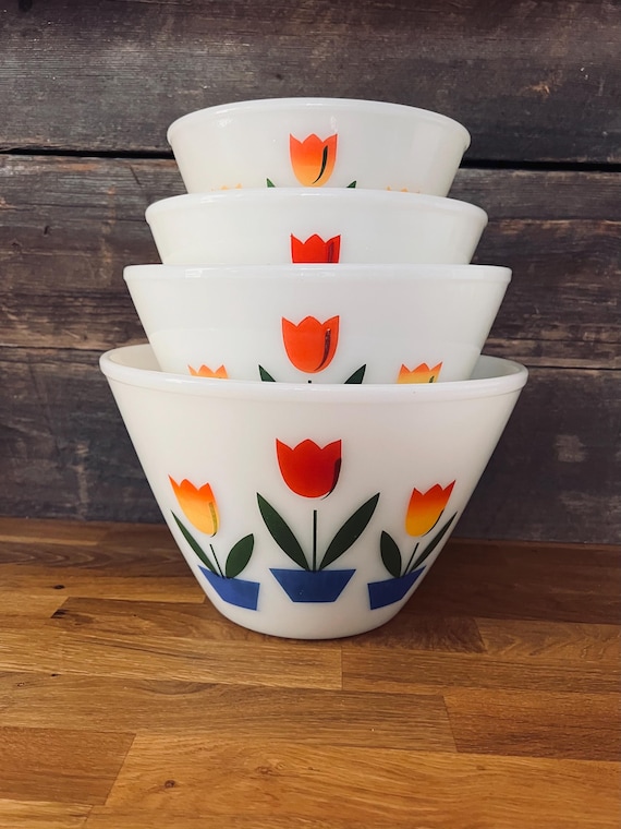 Fire-king Tulip Mixing Bowls, Splash-proof 4-pc Set | 1940s–50s