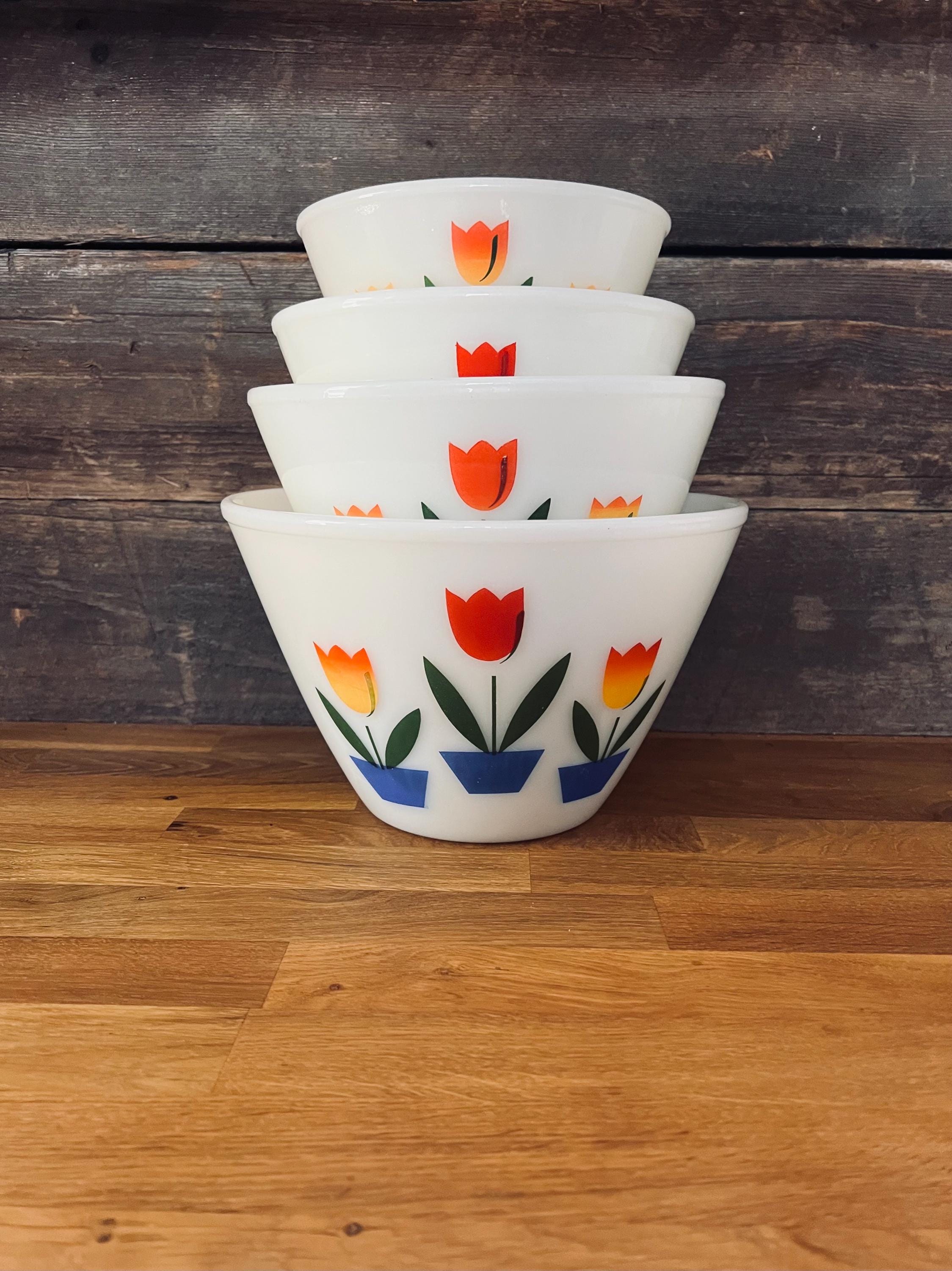 ヴィンテージFire King リンゴ柄ミキシング ボウルLLホワイト Fire-king Tulip Mixing Bowls, Splash-proof 4-pc Set | 1940s–50s