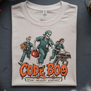 Kod Boo Skelett Sjuksköterska Halloween T-shirt, Spöklik ER Medicinsk Humor T-shirt