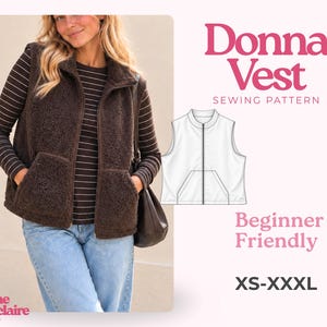 Peut inclure: Un gilet en polaire marron foncé avec une fermeture éclair frontale et deux poches plaquées, présenté avec un dessin technique blanc du vêtement. Le texte indique Donna Vest Sewing Pattern, Beginner Friendly, XS-XXXL et Pauline Montclaire Sewing Patterns.