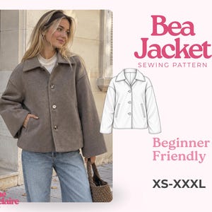 Puede incluir: Una chaqueta color topo con cuello ancho, tres botones frontales y mangas largas. La imagen incluye un dibujo técnico de la chaqueta, el texto Bea Jacket SEWING PATTERN, Beginner Friendly, XS-XXXL y Pauline Montclaire SEWING PATTERNS.