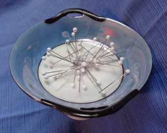 Sewing "Buddy" Magnetic dish on stand