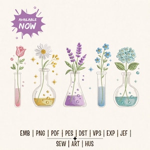 Pode incluir: Um design de bordado com cinco recipientes de laboratório de vidro contendo flores: uma rosa, uma margarida, lavanda, flores azuis e uma hortênsia. Cada recipiente contém líquido colorido. Texto: AVAILABLE NOW e formatos EMB, PNG, PDF, PES, DST, VP3, EXP, JEF, SEW, ART, HUS.