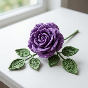 Virkad rosblomma med blad, handgjord realistisk ros, texturerad blomma PDF-handledning