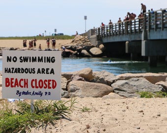 Jaws "Beaches Closed"