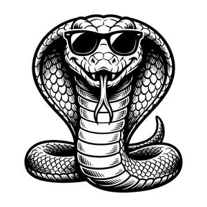 以下が含まれることがあります： 黒いサングラスをかけたコブラの白黒グラフィックイラスト。ヘビは正面を向いており、フードを広げた状態で、詳細な鱗の模様と口から突き出た二股の舌が描かれています。