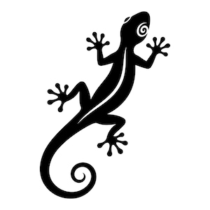 Puede incluir: Una silueta negra sólida de un lagarto en posición de escalada. El lagarto presenta una cola larga y curva que termina en espiral, y un patrón de espiral distintivo situado en el lado de la cabeza. La criatura tiene cuatro patas extendidas.