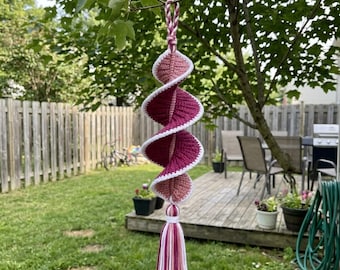 Modèle PDF de girouette en spirale au crochet, ornement de jardin extérieur, décoration suspendue pour patio, téléchargement numérique.