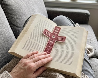 Modèle de marque-page en forme de croix au crochet (PDF), Marque-page en dentelle croix (PDF), Modèle de marque-page religieux, Téléchargement numérique.