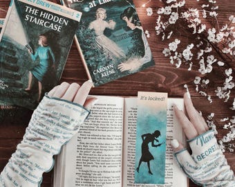 Nancy Drew Writing Gloves – Literary Fingerless Arm Warmers (100% Cotton)