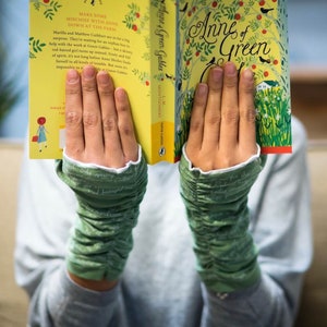 Anne of Green Gables Writing Gloves - Fingerless Gloves, Arm Warmers, Lucy Maud Montgomery, Literary, Book Lover, Books, Reading