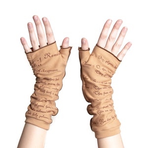 Romeo & Juliet Writing Gloves - William Shakespeare, Fingerless Gloves, Arm Warmers, Shakespeare, Literary, Book Lover, Books, Reading