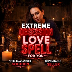 Puede incluir: Un gráfico digital con el texto EXTREME OBSESSION LOVE SPELL FOR YOU, %100 GUARANTEED SOLUTION y DEPENDABLE SELLER. La imagen muestra a una persona en un entorno oscuro rodeada de velas encendidas, frascos de vidrio y humo en un ambiente místico.