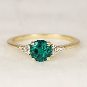 Malia 6mm 14kt Gold Green Emerald Diamond Art Deco Dainty 3 Stone Round Cluster Ring,May Birthstone,Anniversary Gift