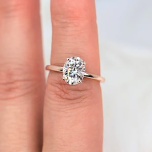 Anillo de compromiso minimalista con óvalo de moissanita de oro rosa de 14 kt y 2 ct de Dakota de 9 x 7 mm y 4 puntas, anillo de solitario minimalista con óvalo, regalo de aniversario