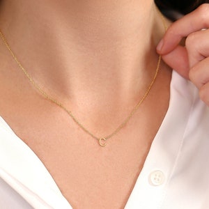 Collar con inicial de oro macizo de 14 kt, collar con letra, nombre personalizado, regalo para ella, regalo para mamá, joyería personalizada, collar con monograma
