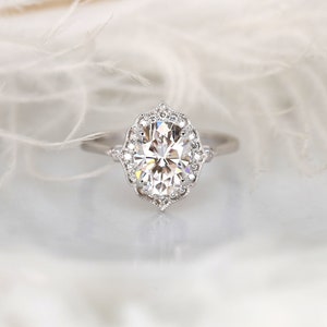 2ct Mae 9x7mm 14kt Gold WITH Milgrain Moissanite Diamond Vintage Oval Halo Ring Oval Engagement Ring,Unique Wedding Ring,Anniversary Ring