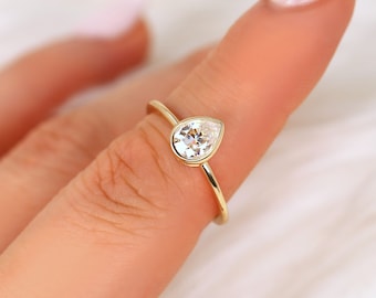 0.75ct Isla 7x5mm 14kt oro Moissanite Pear Solitaire Anillo, Anillo de conjunto de bisel de pera, Anillo de compromiso minimalista, Anillo de corte de pera, Regalo para ella