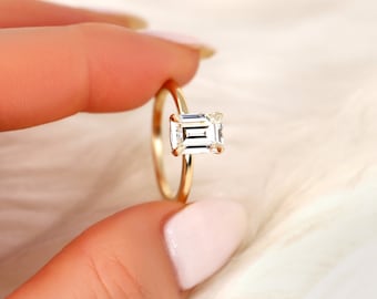 1.75ct Devin 8x6mm 14kt Moissanite Emerald Cut Solitaire Ring, Anillo de compromiso esmeralda, Anillo de solitario esmeralda minimalista, Regalo de aniversario