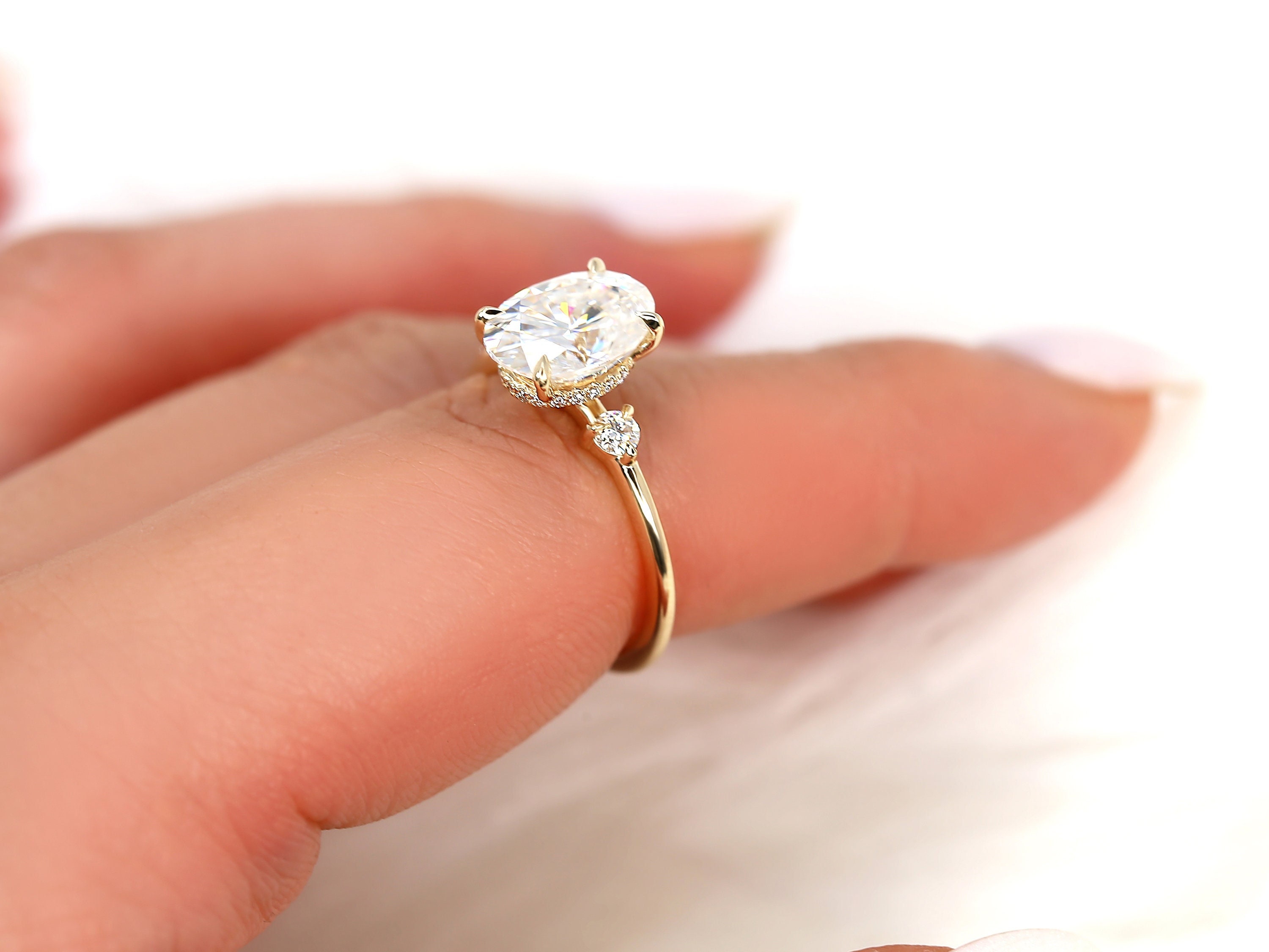 10x7mm 2024 oval moissanite