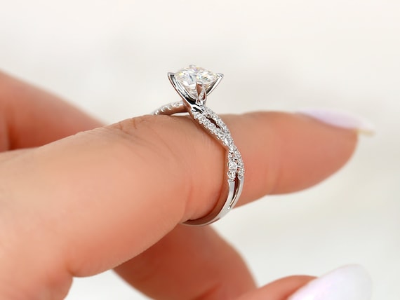 1ct Chloe 6.5mm 14kt Moissanite Diamond Crossover Round Solitaire Ring,Twisted Ring,Round Engagement Ring,Unique Wedding Ring,Anniversary