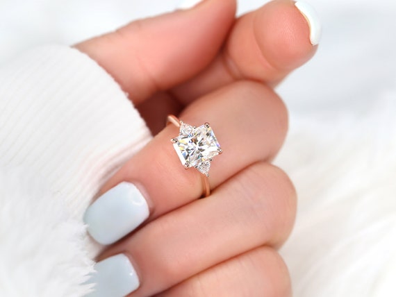 DIAMOND FREE 2.70ct Lydia 9x7mm 14kt Rose Gold Moissanite Trillion Radiant Three Stone Ring,Unique 3 Stone Ring,Dainty Anniversary Ring