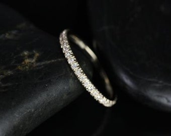 Anillo minimalista de oro de 14 kt con diamantes ALMOST, ideal para Pernella/Chantelle/Mariah. Anillo de eternidad con diamantes pavé, ideal como regalo de aniversario.