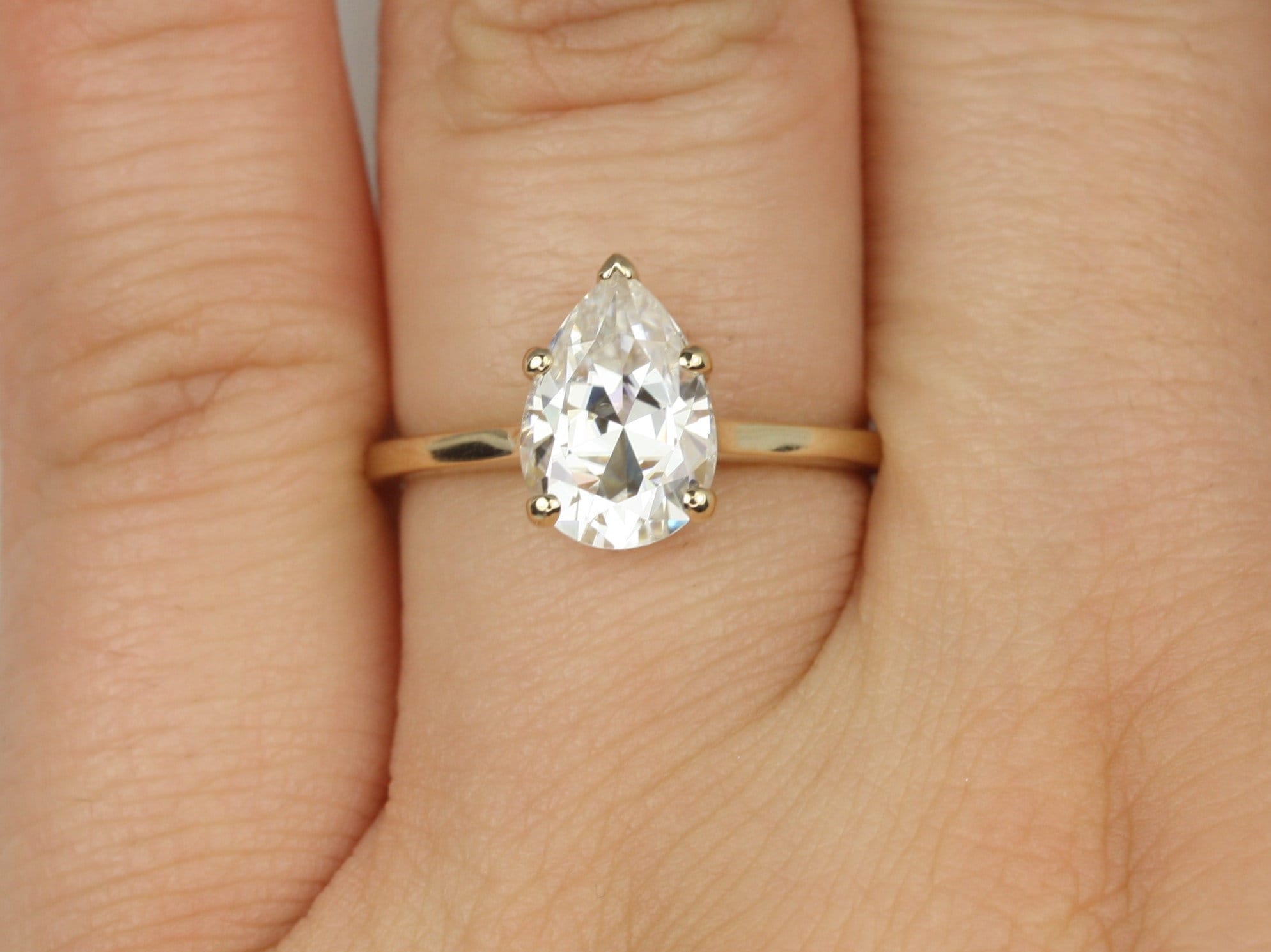 10x7mm pear moissanite online
