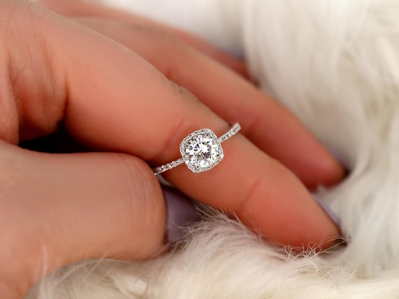 0.75ct Barra 6mm 14kt Moissanite Diamond Cushion Halo Ring,Dainty Cushion Halo Ring,Cushion Engagement Ring,Minimalist Ring,Gift For Her
