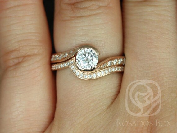 0.60ct Odala 5.5mm 14kt Gold Moissanite Diamond Bypass Twisted Pave Round Bridal Set