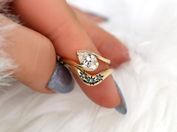 1.50ct Padme 9x6mm & Ursa 14kt Moissanite Tilted Pear Solitaire Bridal Set,Pear Wedding Ring Set,Pear Engagement Ring Set,Celestial Ring