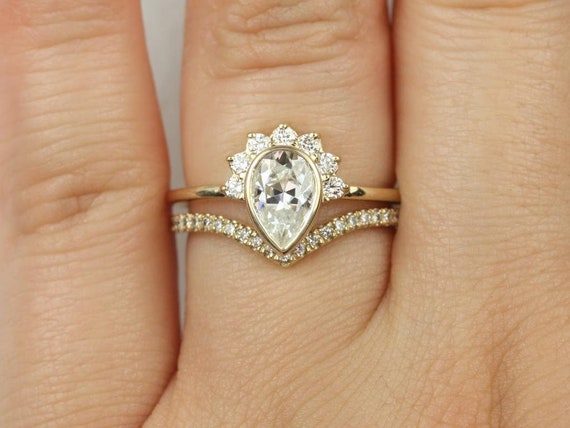 1ct Oana 8x5mm & Chevy 14kt Gold Moissanite Diamond Pear Half Halo Bridal Set,Pear Engagement Ring,Bezel Set Pear Ring,Half Halo Ring