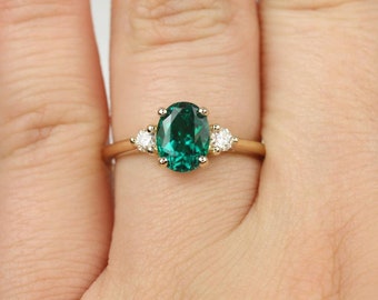 Gloria 8x6mm 14kt Gold Green Emerald Diamond Dainty Minimalist 3 Stone Oval Ring,Emerald Ring,May Birthstone,Anniversary Ring