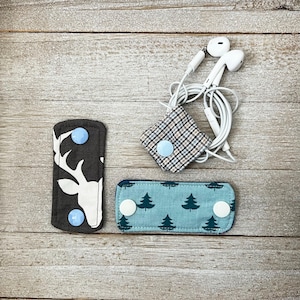 SET - Juego de sujetacables de tela, organizador de auriculares y cables con estampado canadiense, sujetacables, alces, cuadros, árboles, amantes de la naturaleza, estilo rústico moderno