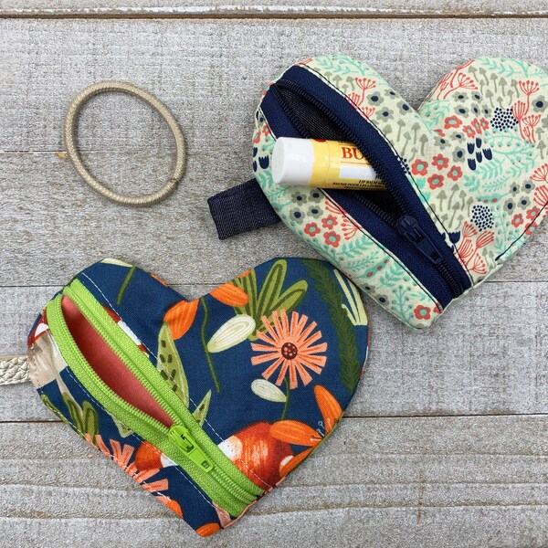 Heart Shape Fabric Pouch / Earbuds Case, Zippered, Lined, Little Change Purse, Bag Accessories, Student, Coin Purse, Floral, Gift for Her