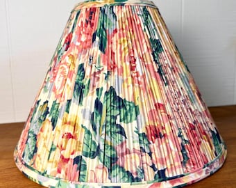 Vintage Croscill Lampenschirm mit floralem Plissee-Muster – Kohlrosen-Chintz, englischer Landhausstil, Ersatz-Lampenschirm