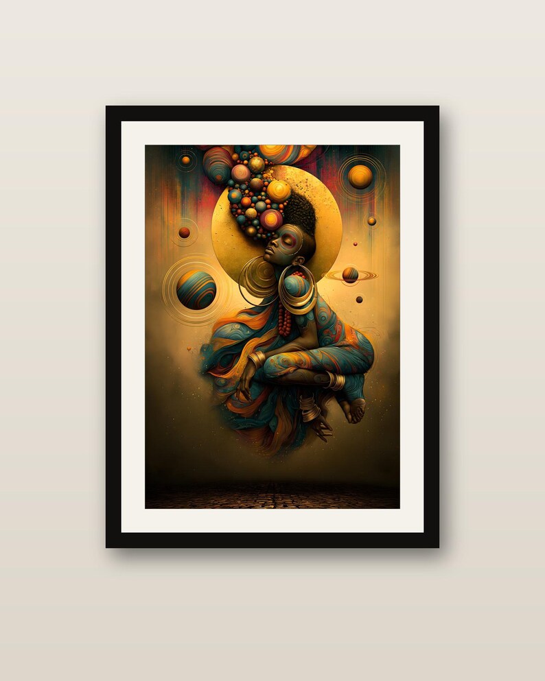 K&ouml;nnte beinhalten: Ein gerahmter Kunstdruck, der eine Figur in meditativer Haltung zeigt, umgeben von schwebenden Kugeln und himmlischen Ringen. Die Farbpalette besteht aus tiefen Blaut&ouml;nen, leuchtendem Orange und warmen Goldt&ouml;nen in einer kosmischen Komposition.
