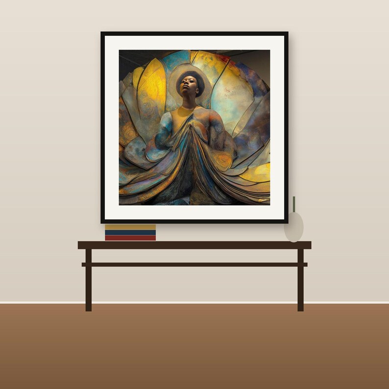 Pode incluir: Uma impress&atilde;o de arte de parede emoldurada com uma figura central usando um chap&eacute;u, cercada por grandes formas em camadas semelhantes a p&eacute;talas em tons de amarelo, azul e marrom. A obra est&aacute; em uma moldura preta sobre um console marrom.