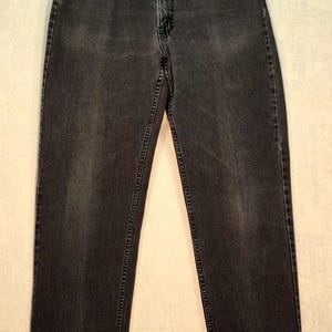Vintage 90-tals Levis 550 vita jeans i svart, tillverkade i USA, 36x32, avsmalnande, grungefärgade