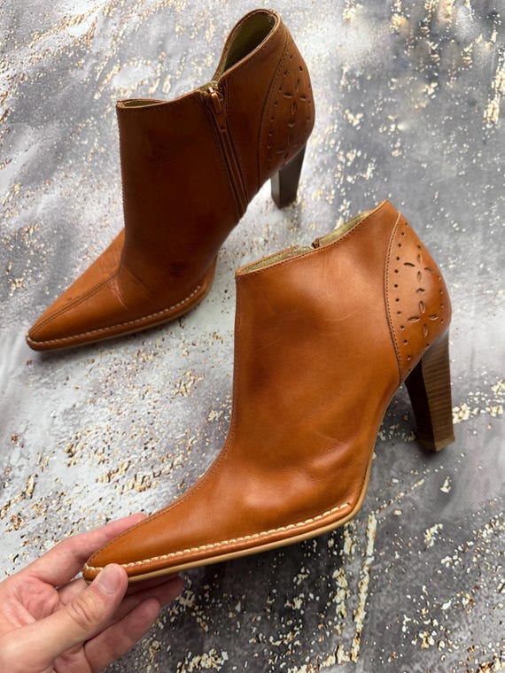 Vintage Y2K Cognac Brown Leather Pointed Toe Ankle Boots Brogue Detail Women's Size 41