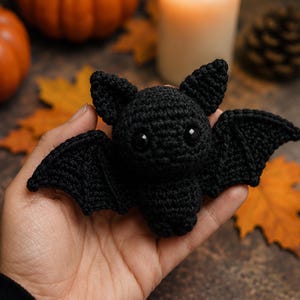 Padrão de crochê em PDF do Morcego Midnight Pip | Padrão de Morcego Amigurumi para o Halloween | Decoração Gótica Fofa | Tutorial DIY de Brinquedo de Pelúcia para Iniciantes em PDF