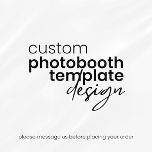 Peut inclure: Un design graphique présentant le texte noir custom photobooth template design centré sur un fond blanc. Sous le texte principal, un texte noir plus petit indique please message us before placing your order. Le design utilise un mélange de polices sans-serif et script.