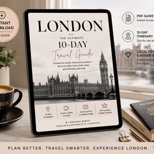 Pode incluir: Um tablet digital exibindo um guia de viagem de 10 dias em Londres com uma imagem em preto e branco do Big Ben e do Parlamento. A capa apresenta o texto London, The Ultimate 10-Day Travel Guide, e by Adriana Bento.