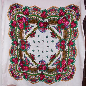 Weiß Floraler Schal. Châle de fleurs. Ukrainische Wollschal, florale Babuschka. Große Folklore Kopftuch Blume Tücher Tischdecke, Geschenk für sie