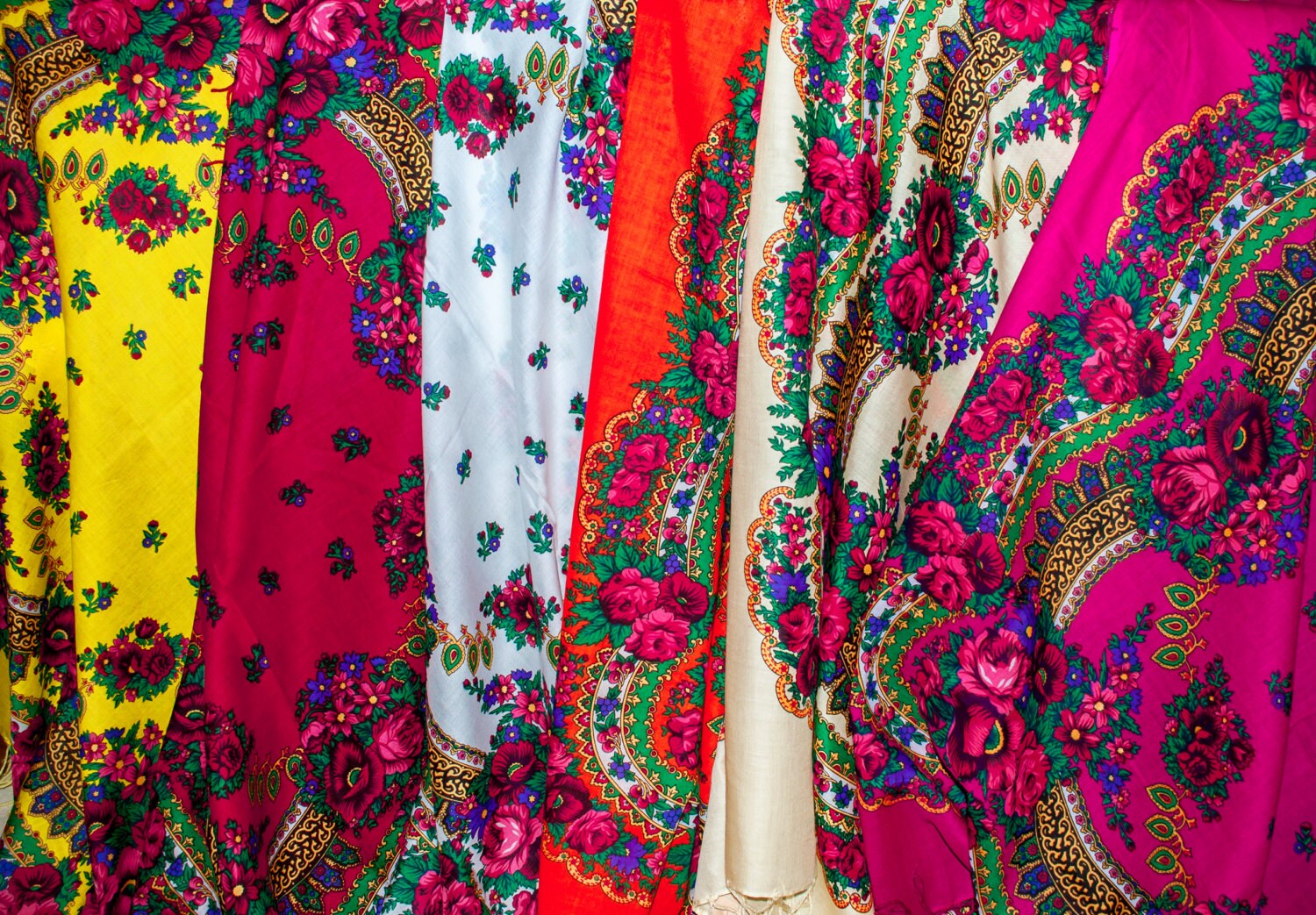 Russian shawl. Ukrainian Floral chale russe scarf Mantón Babushka hea…