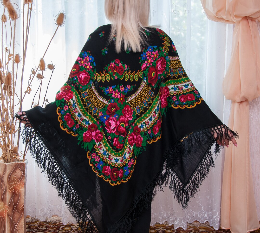 Ukrainian Woolen shawl with flowers (black) main image 0